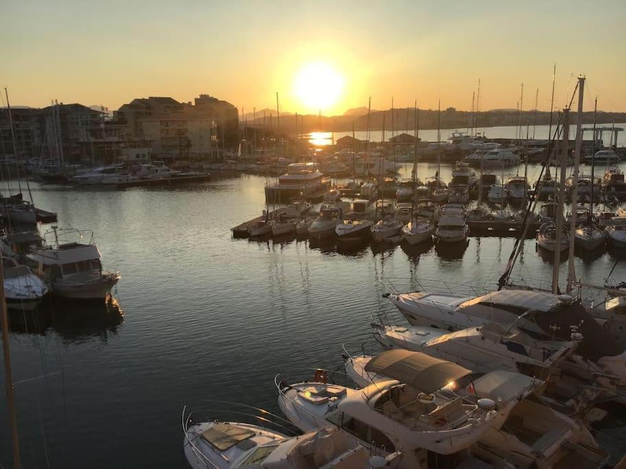 Port Frejus Cap Hermes Vue Mer Et Port Pieds Dans L'Eau Piscine Pkg Exteriér fotografie