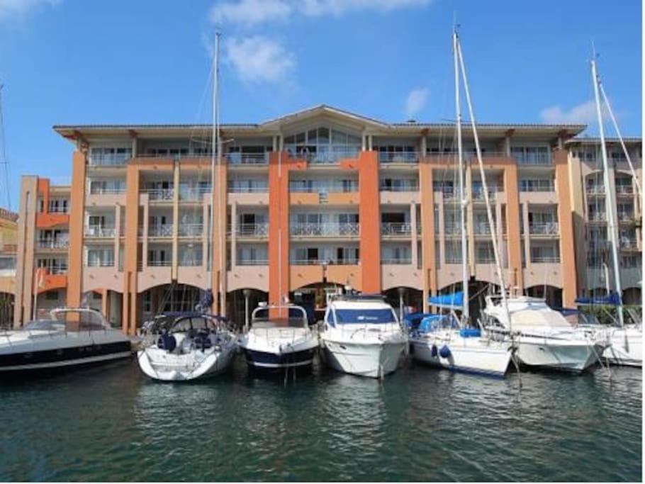 Port Frejus Cap Hermes Vue Mer Et Port Pieds Dans L'Eau Piscine Pkg Exteriér fotografie